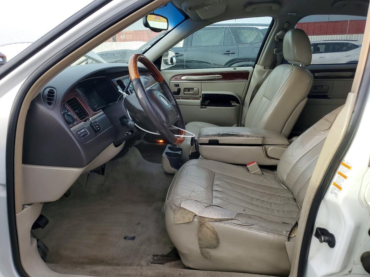 2003 Lincoln Town car Signature