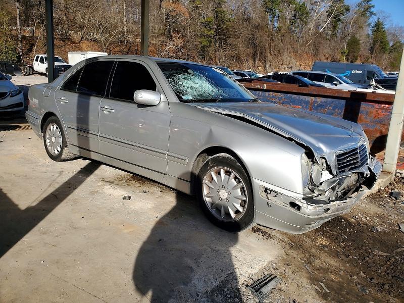2001 Mercedes-Benz E 320