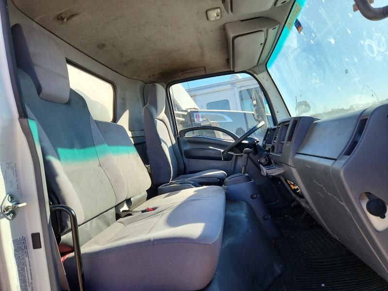 2016 Isuzu Npr box Truck