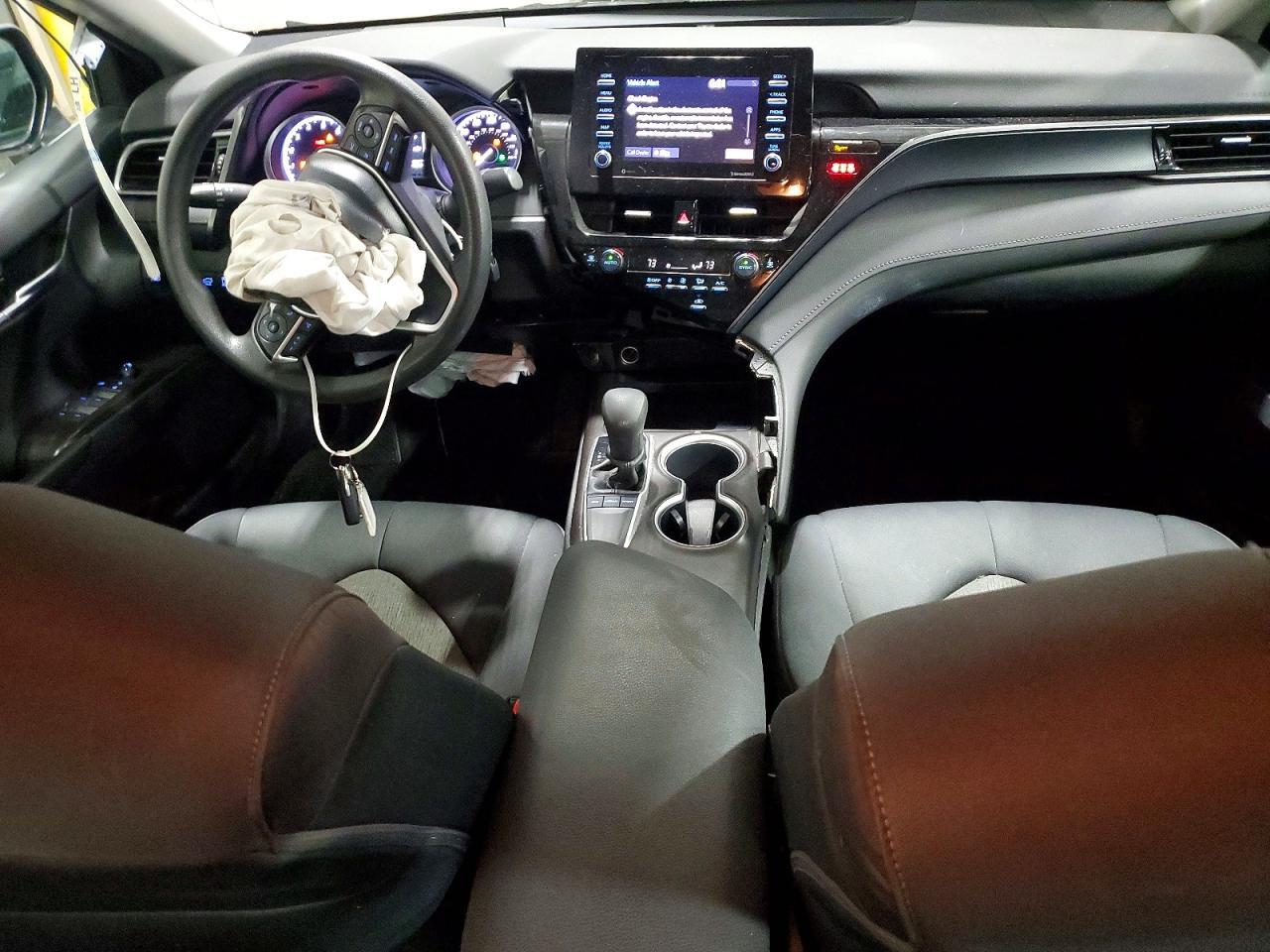 2022 Toyota Camry le