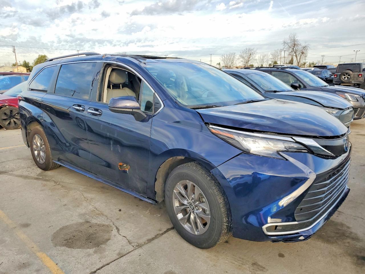 2023 Toyota Sienna xle