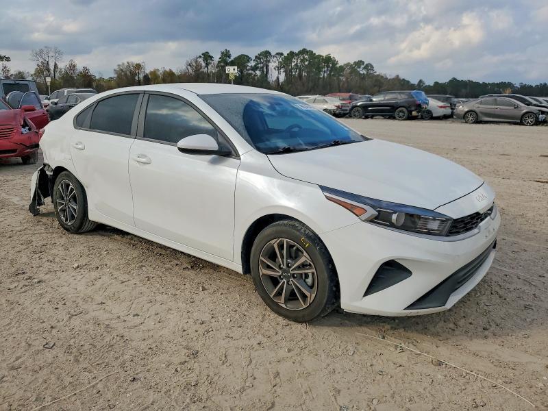 2024 KIA Forte lx