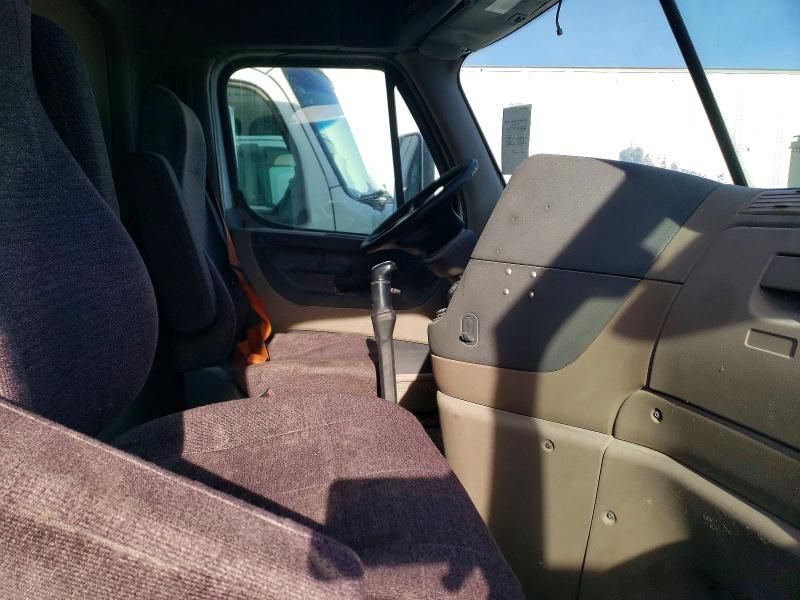 2013 Freightliner Cascadia Semi Truck