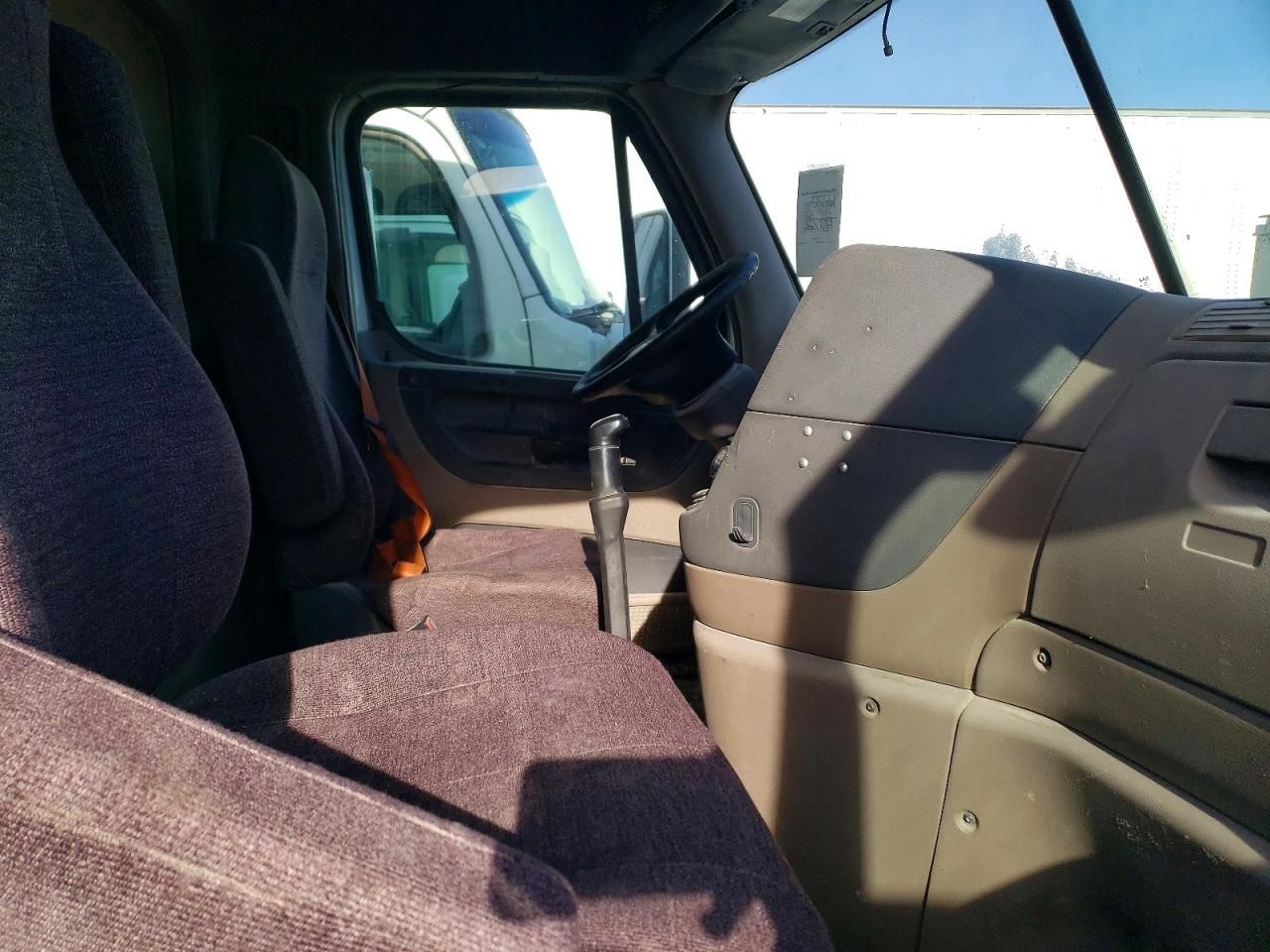 2013 Freightliner Cascadia Semi Truck