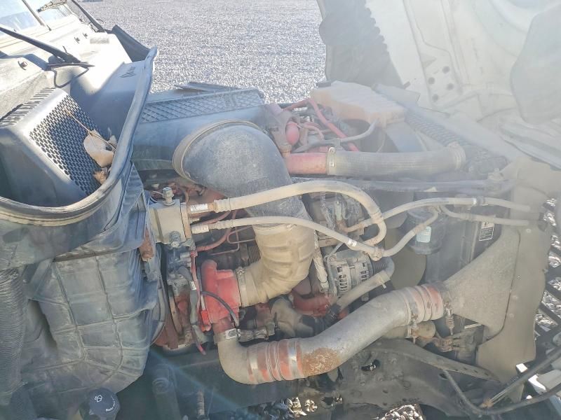 2015 Freightliner Cascadia Semi Truck