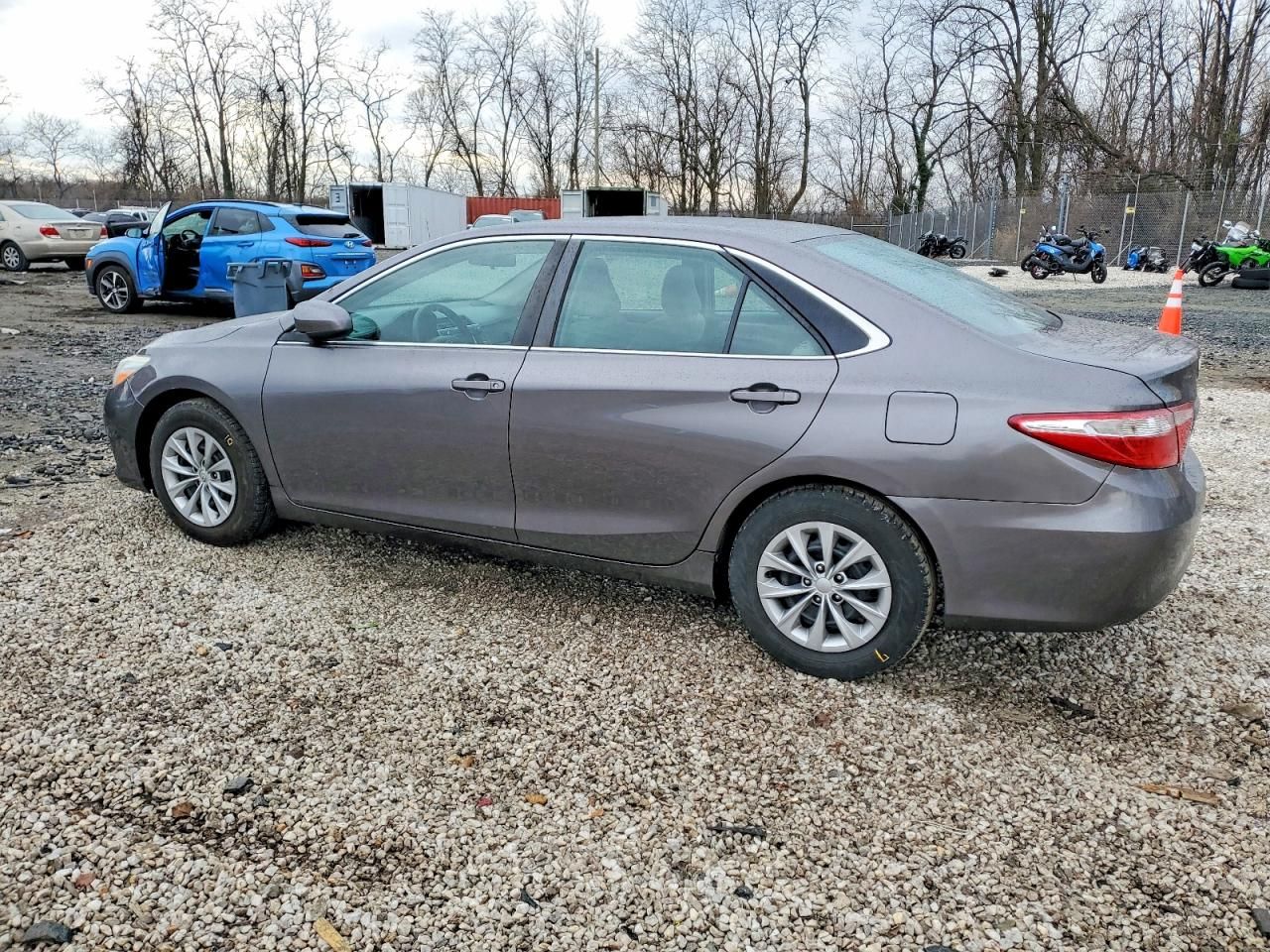 2016 Toyota Camry le