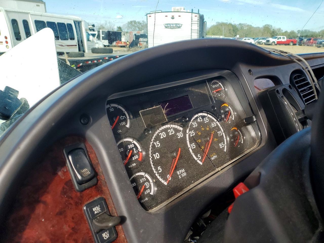 2020 Freigliner 2020 Freightliner Business Class M2 Rollback Truck