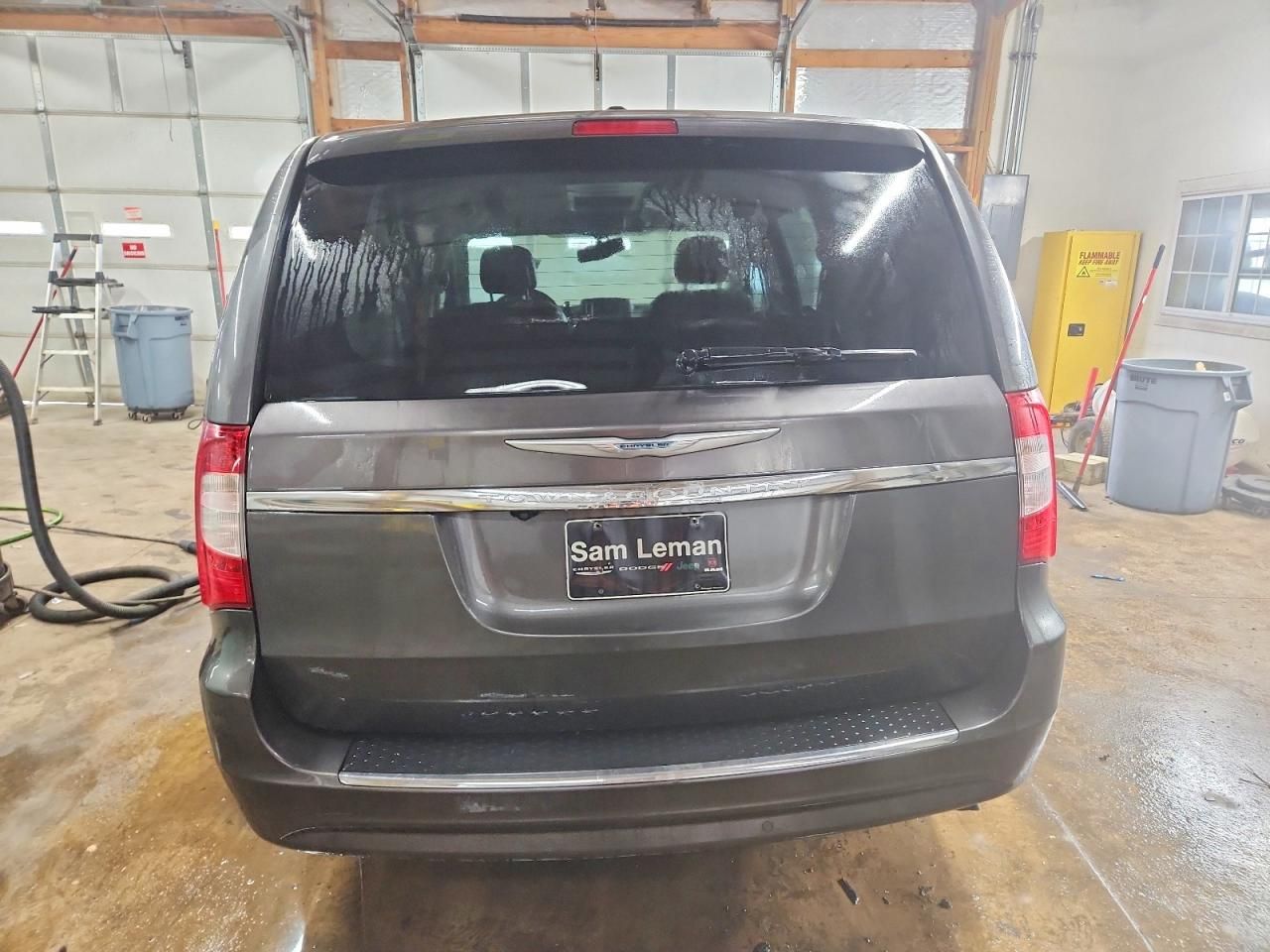 2016 Chrysler Town & Country Touring l