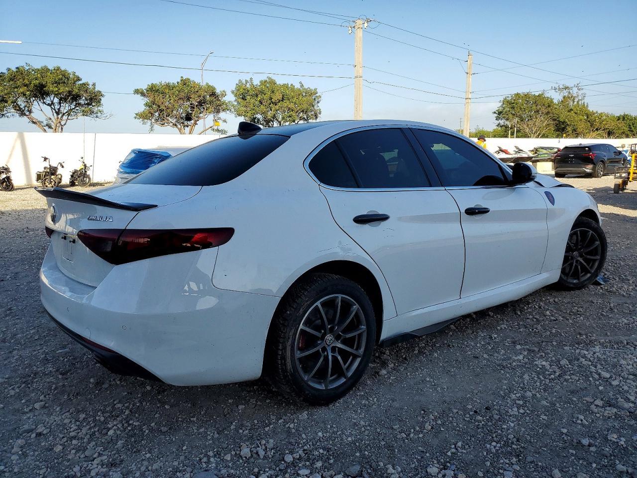 2018 Alfa Romeo Giulia Q4