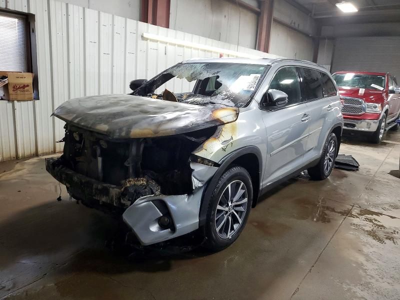 2019 Toyota Highlander se