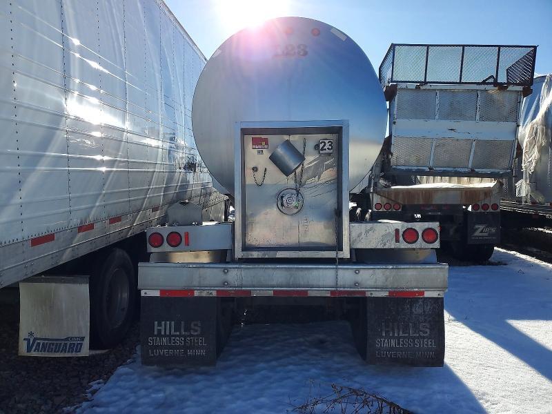 2014 Walker Tanker-Tank Trailer