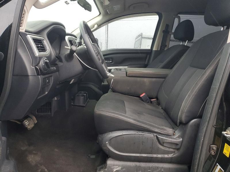 2019 Nissan Titan V8 Crew cab 5.6l sv