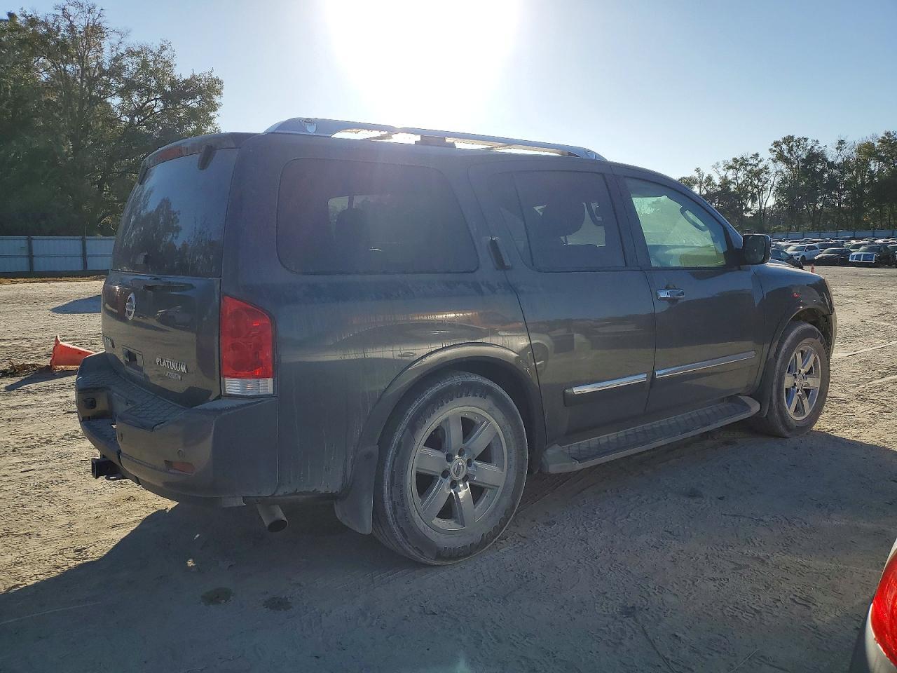 2012 Nissan Armada sv