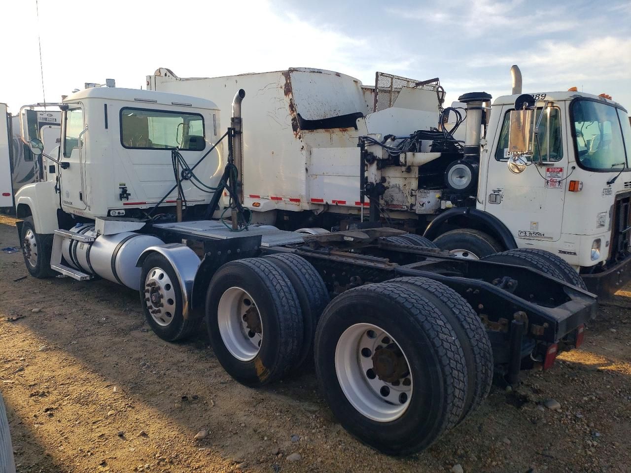 2016 Mack Anthem Semi Truck