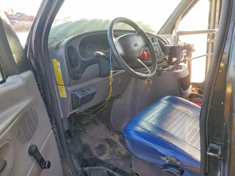 2002 Ford 2002 Thomas Minotour E350-school bus