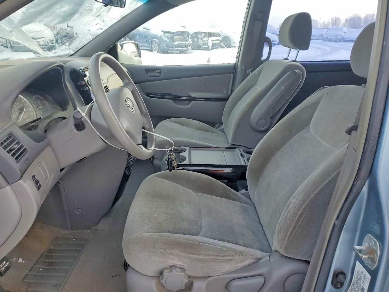 2004 Toyota Sienna ce