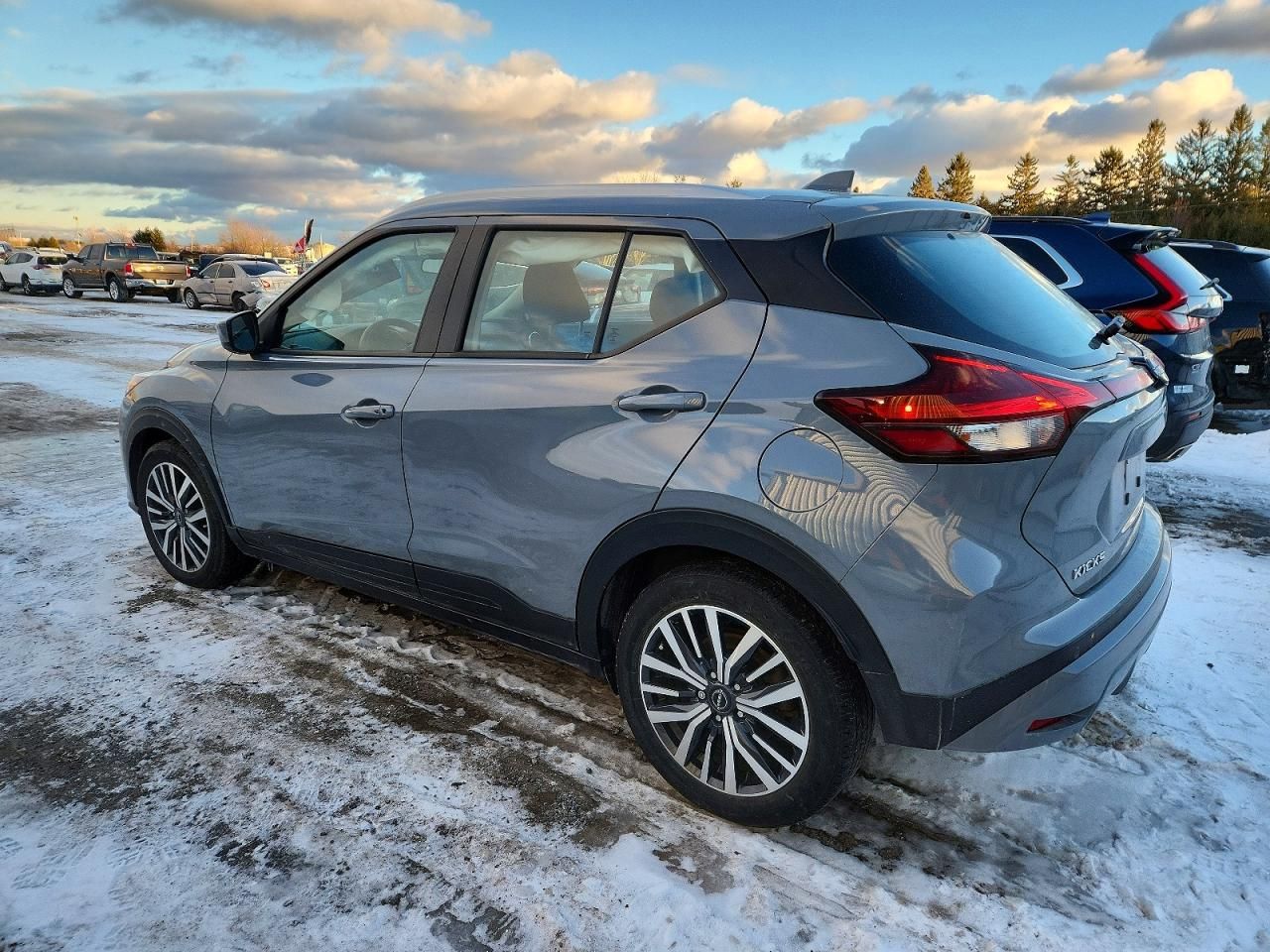 2023 Nissan Kicks sv
