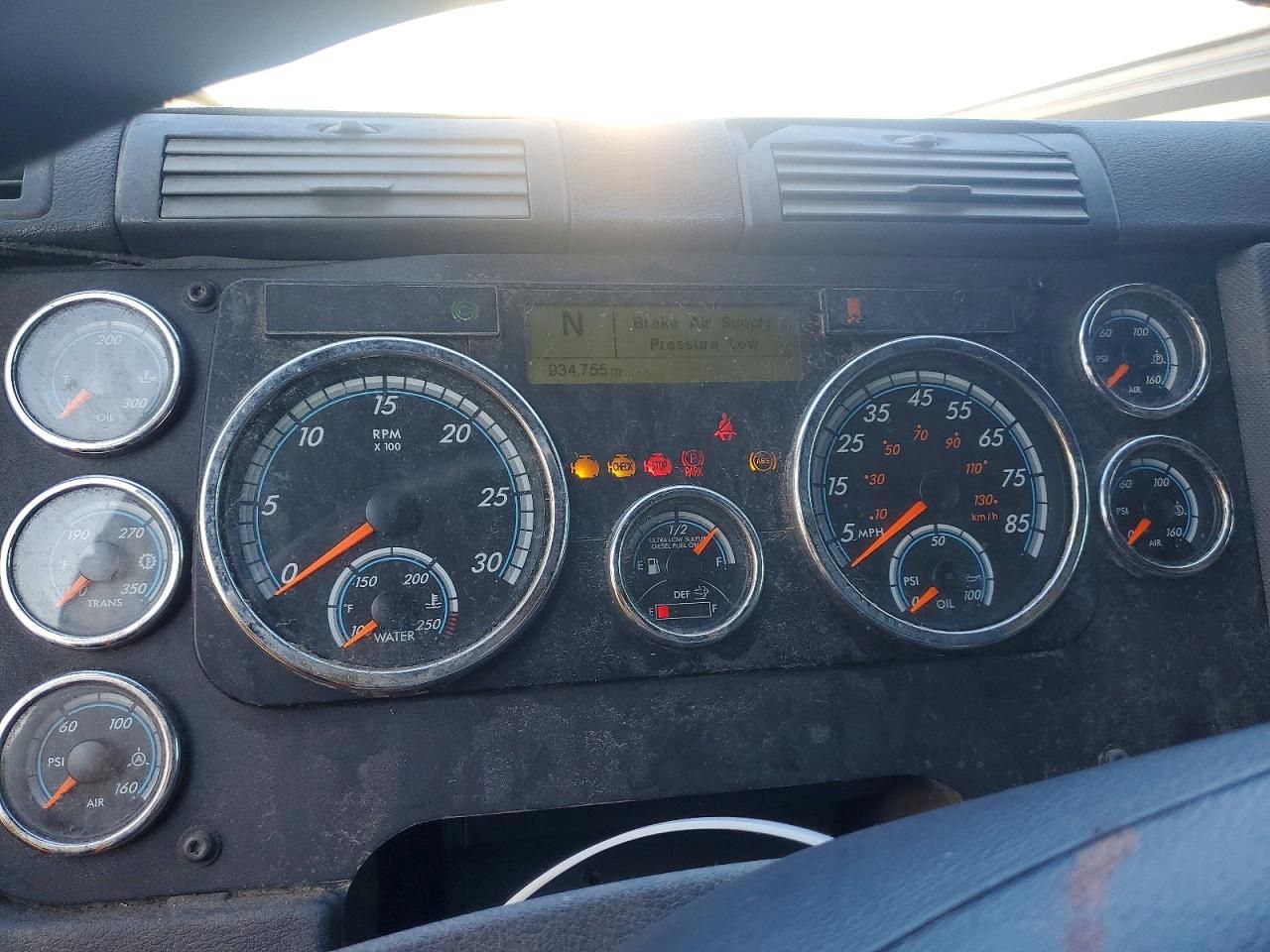 2018 Freightliner Cascadia 125 Semi Truck