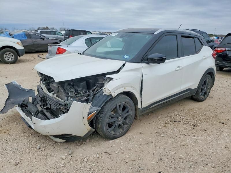 2020 Nissan Kicks sr
