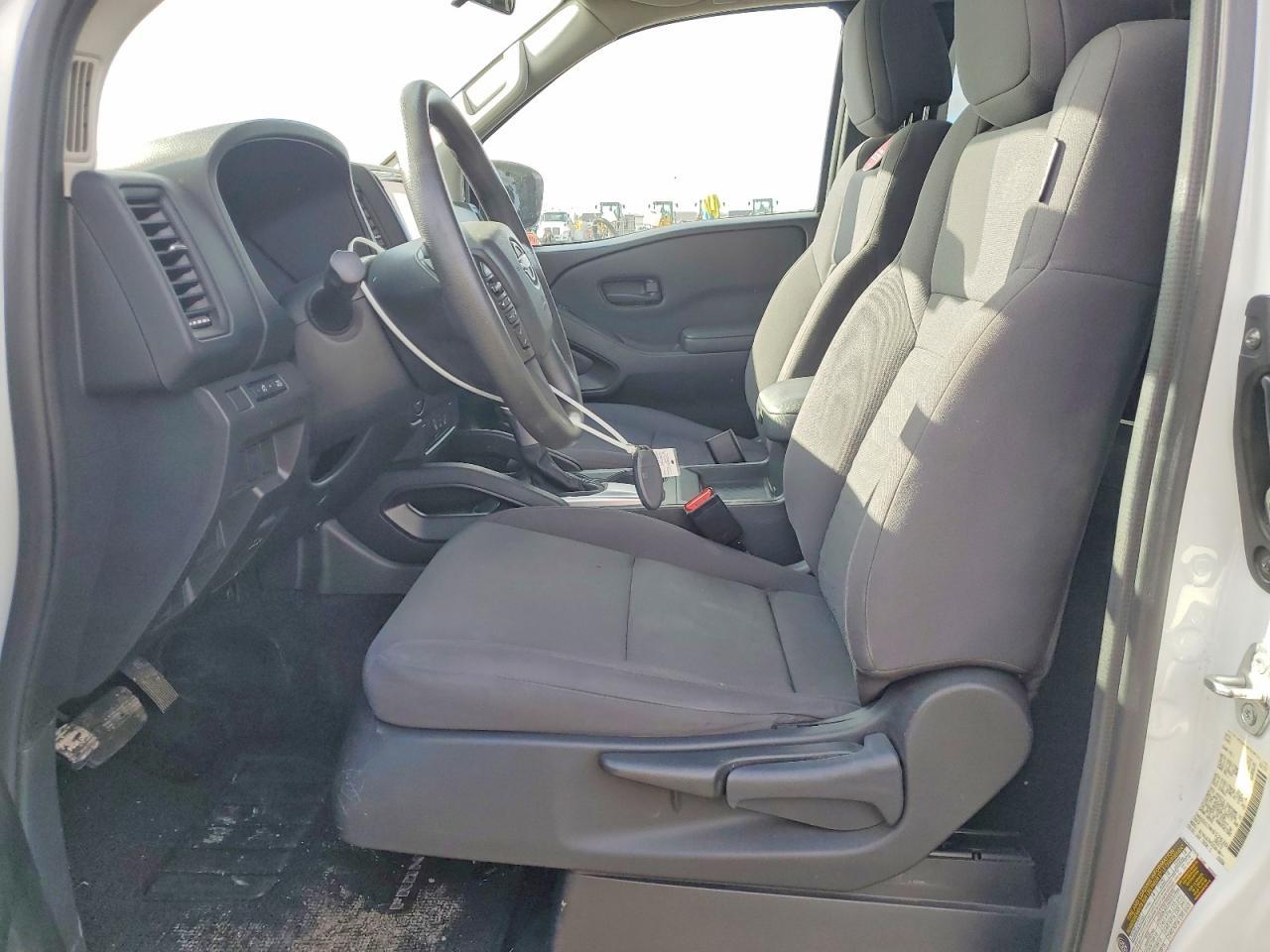 2022 Nissan Frontier s