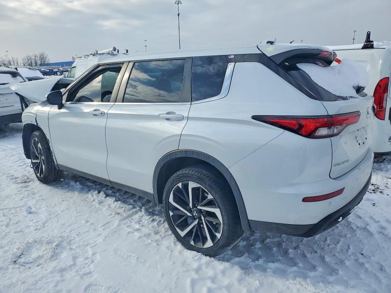 2022 Mitsubishi Outlander es
