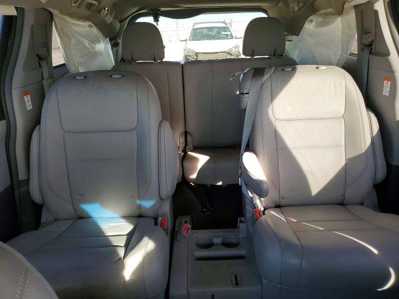 2015 Toyota Sienna xle