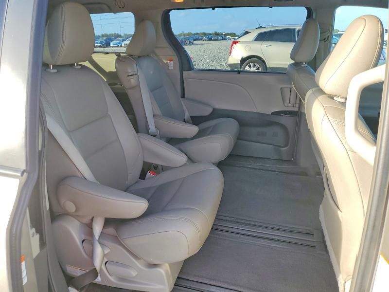 2015 Toyota Sienna xle