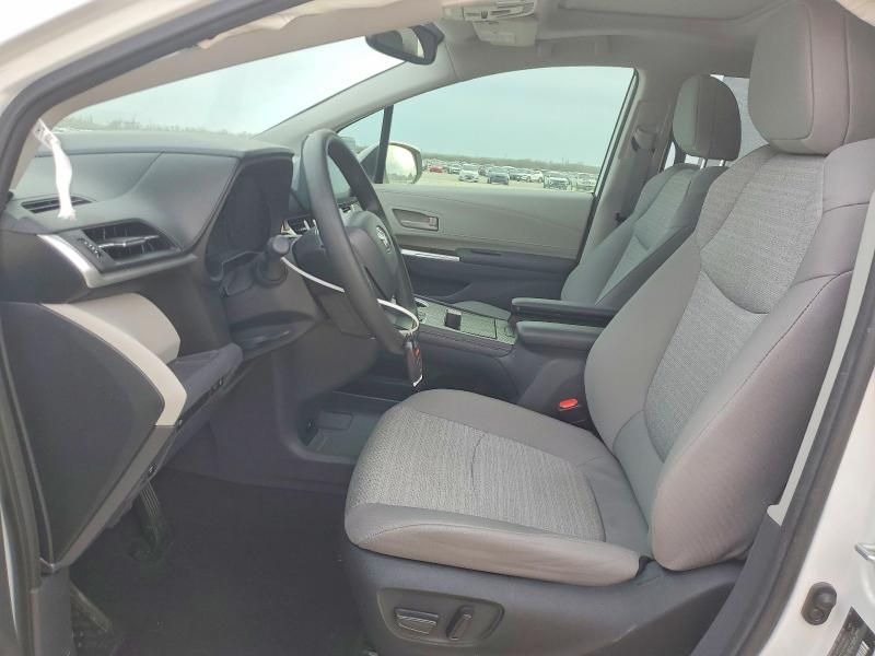 2023 Toyota Sienna le