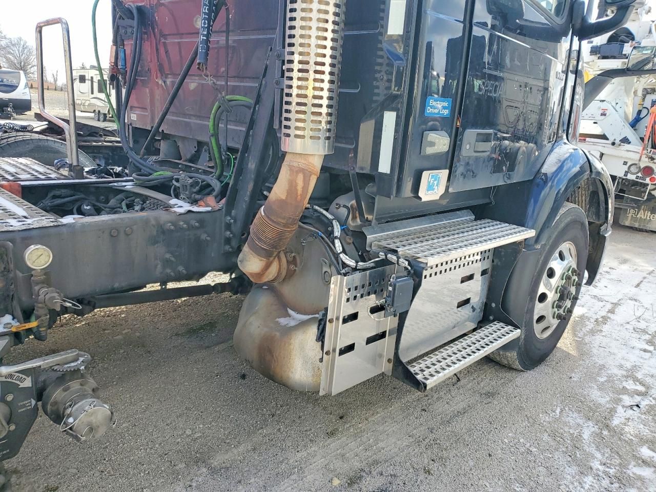 2020 Volvo VNR Semi Truck