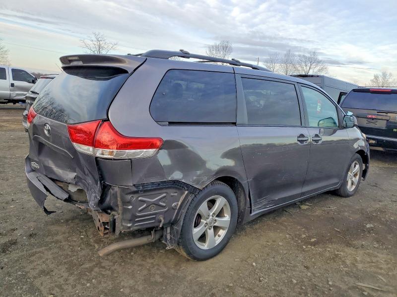 2013 Toyota Sienna le