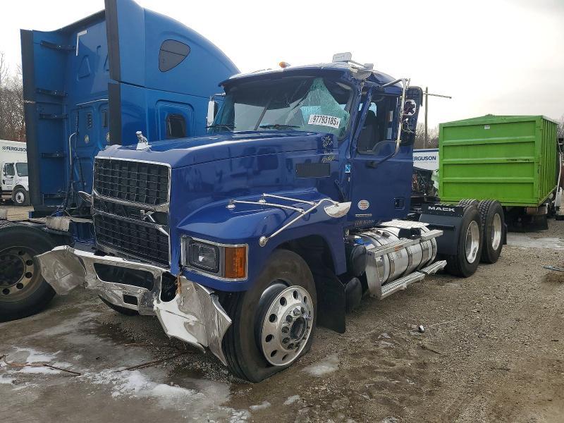 2026 Mack Pinnacle Semi Truck