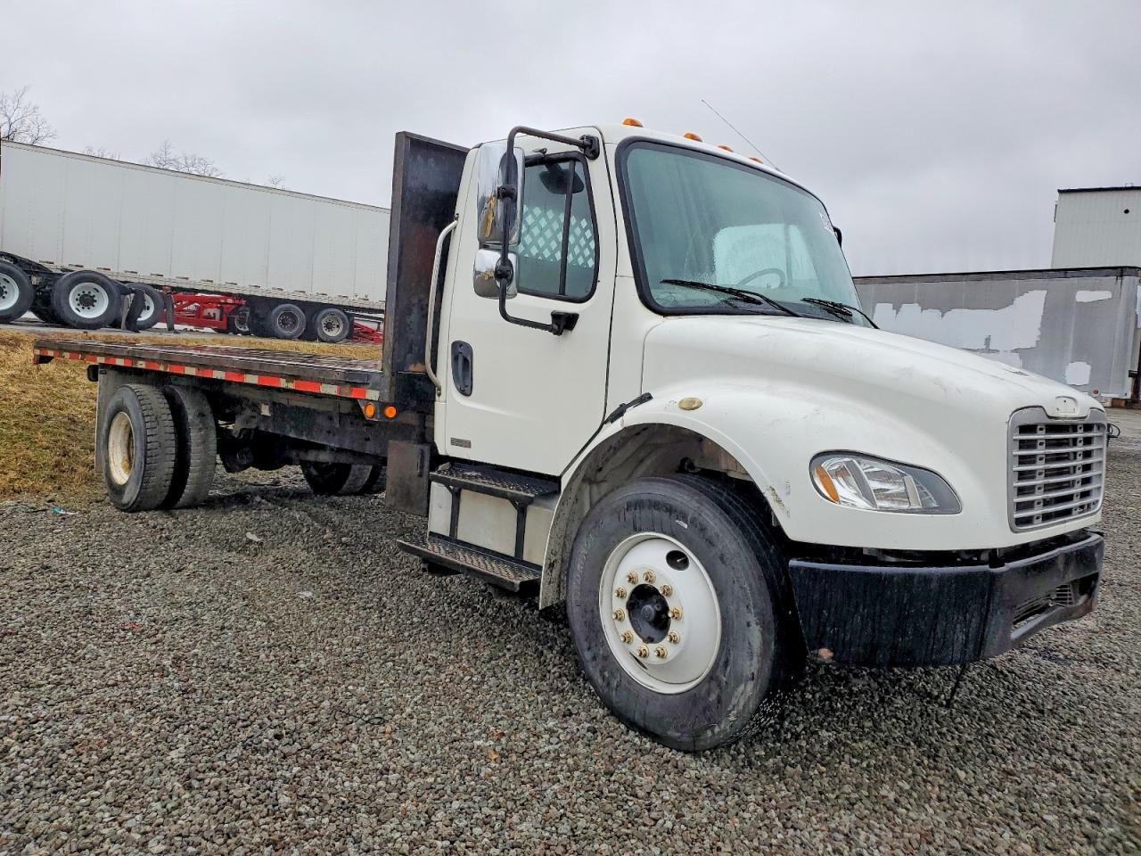2005 Freightliner Business Class M2 Flatbed Truck