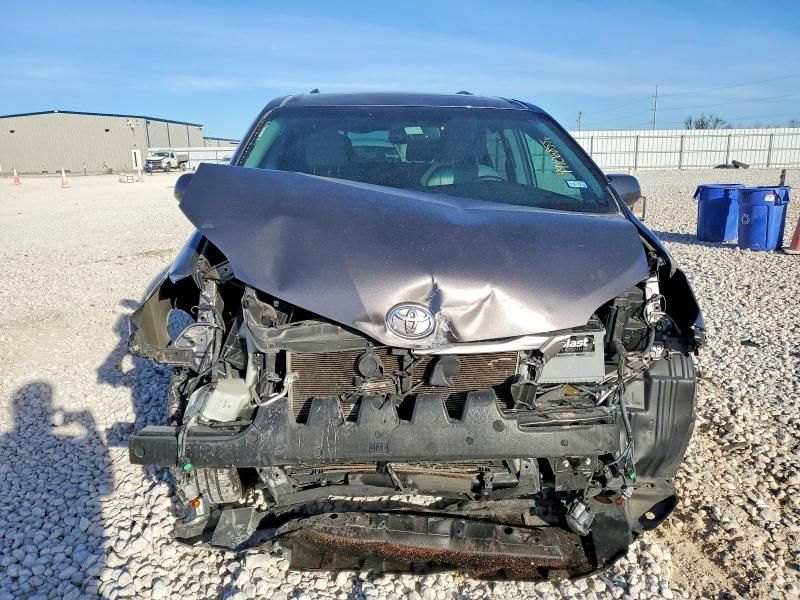 2015 Toyota Sienna xle
