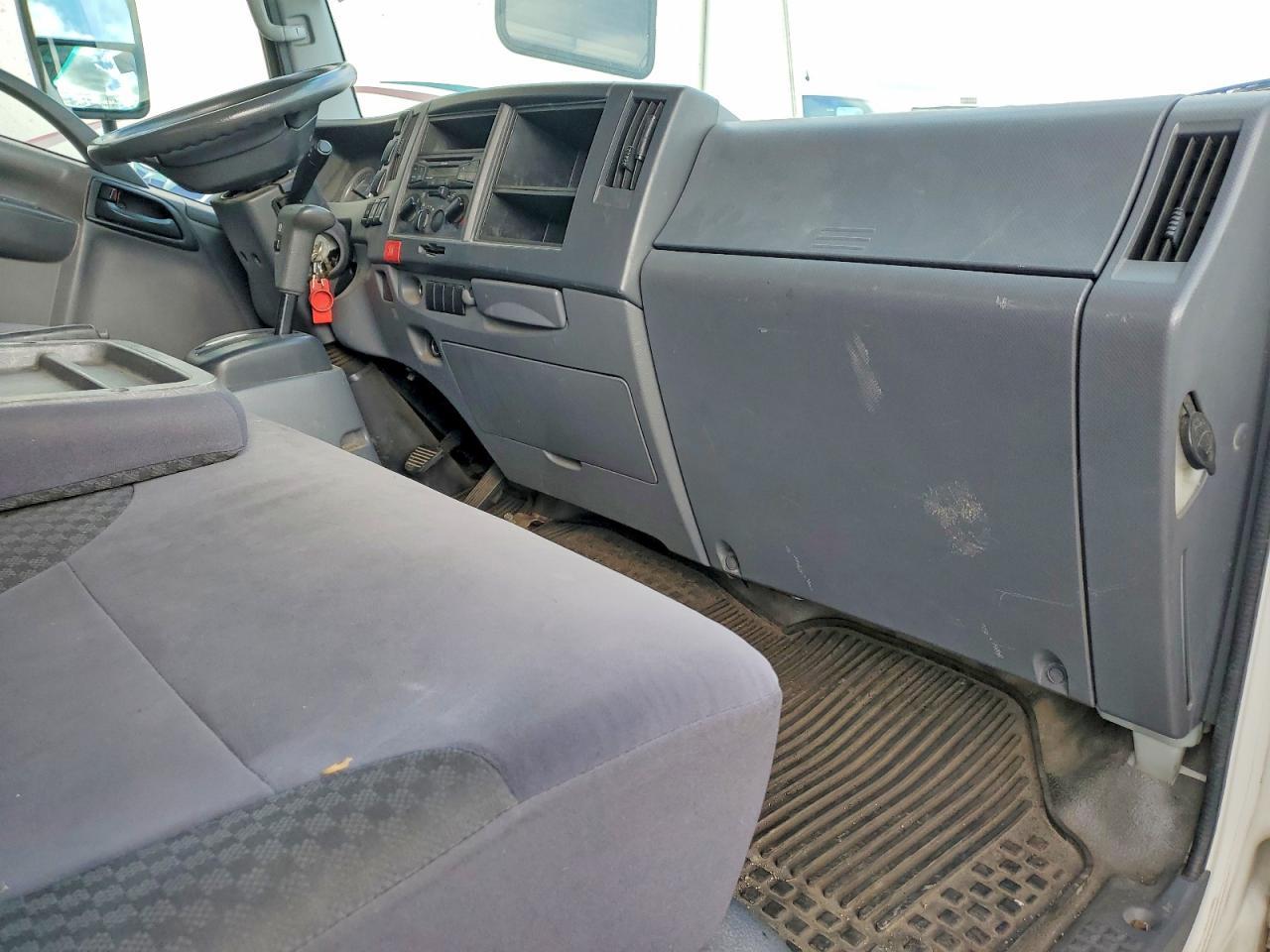 2015 Isuzu NPR HD BOX Truck