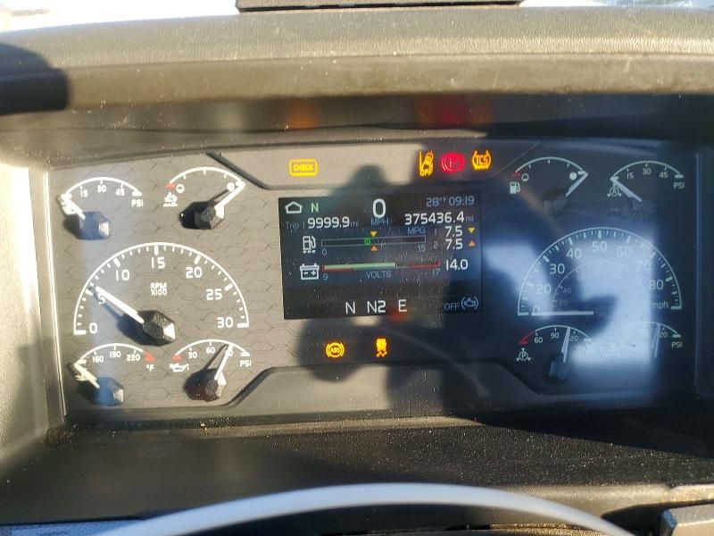 2020 Volvo VNR Semi Truck