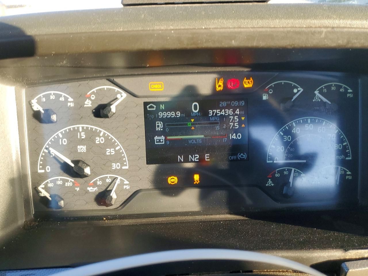 2020 Volvo VNR Semi Truck