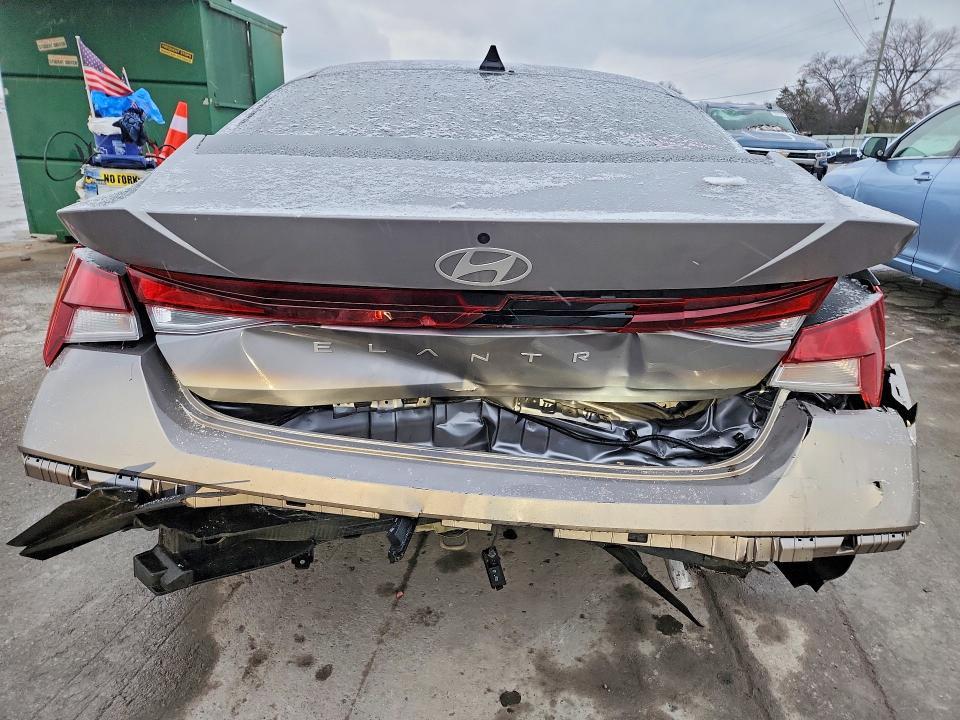 2025 Hyundai Elantra se