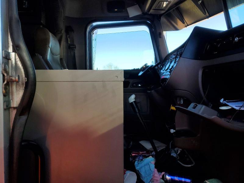 2018 Peterbilt 579 Semi Truck