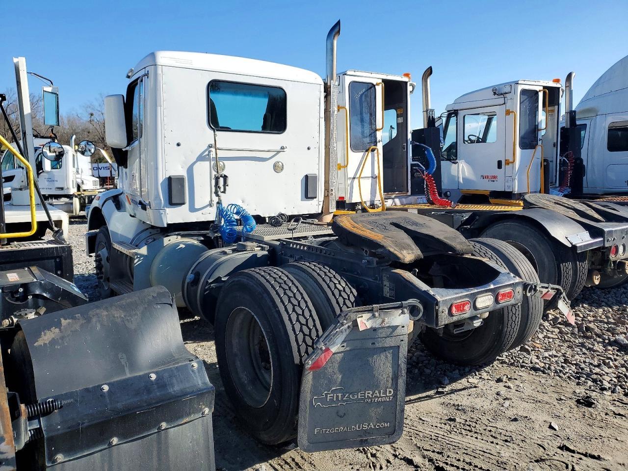 2021 Peterbilt 567 Semi Truck