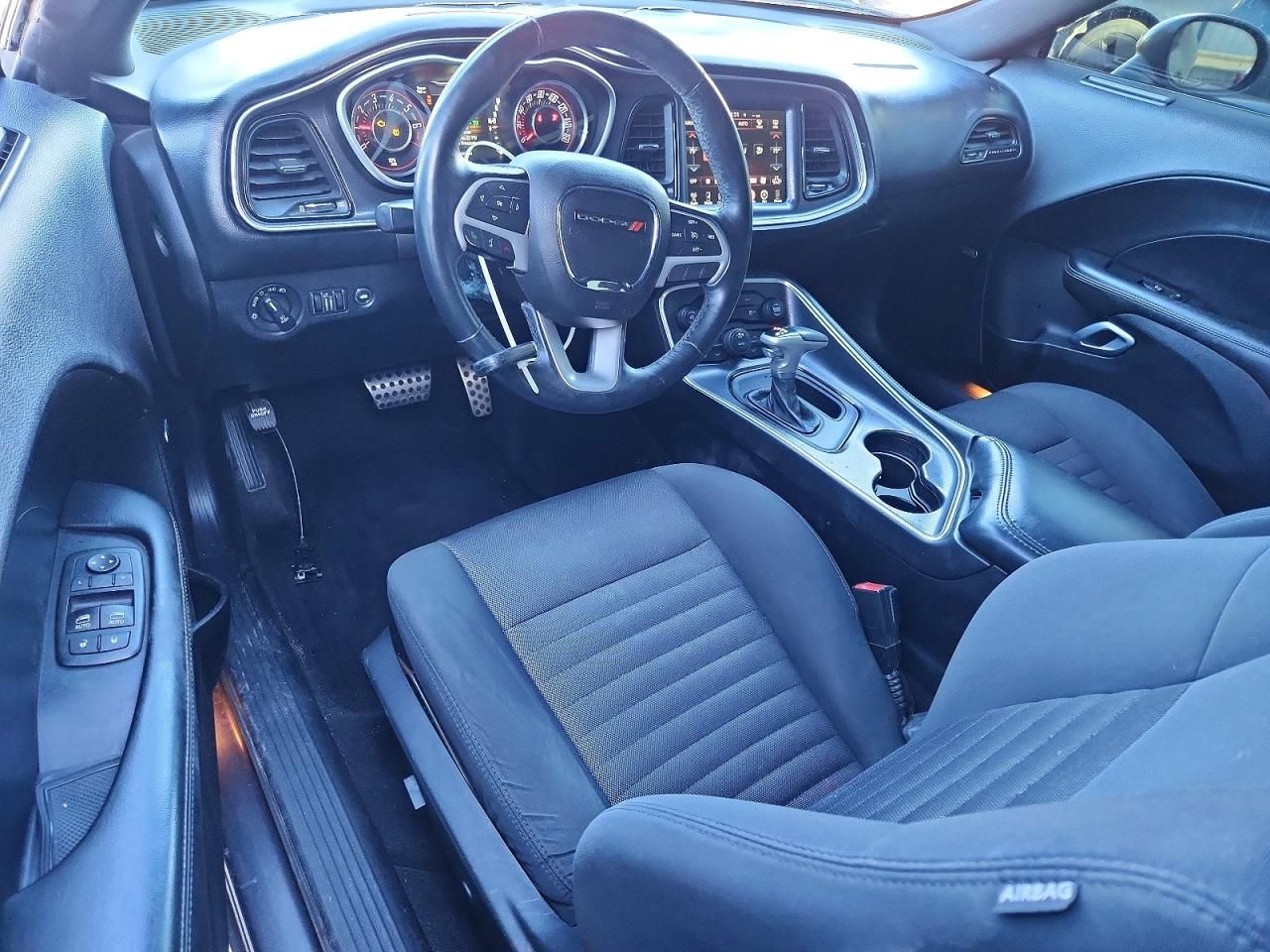 2016 Dodge Challenger sxt