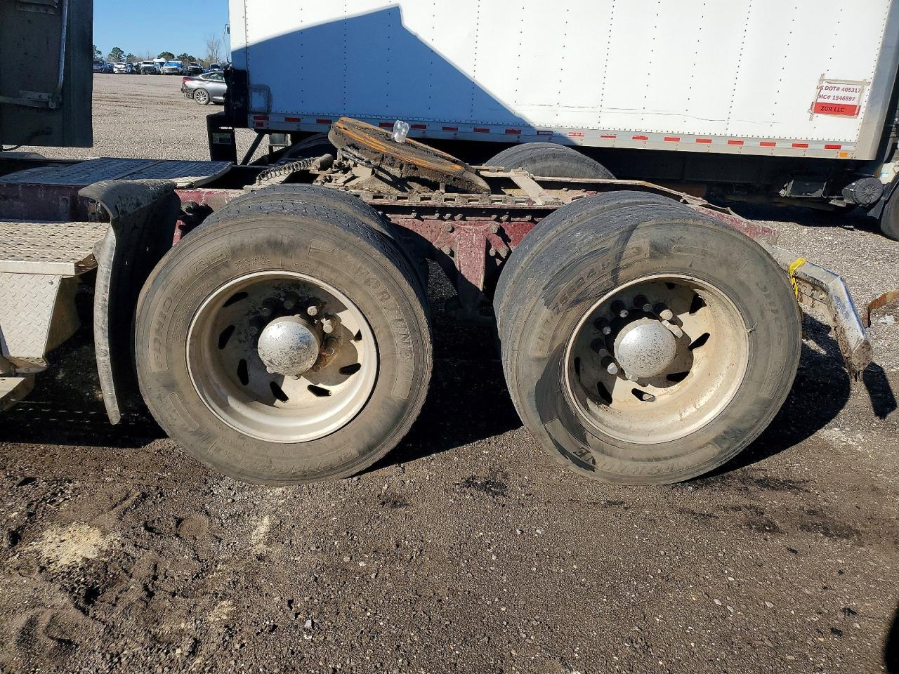 2005 Freightliner Coronado Semi Truck