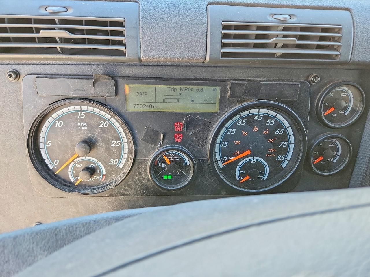 2016 Freightliner Cascadia 113 Semi Truck