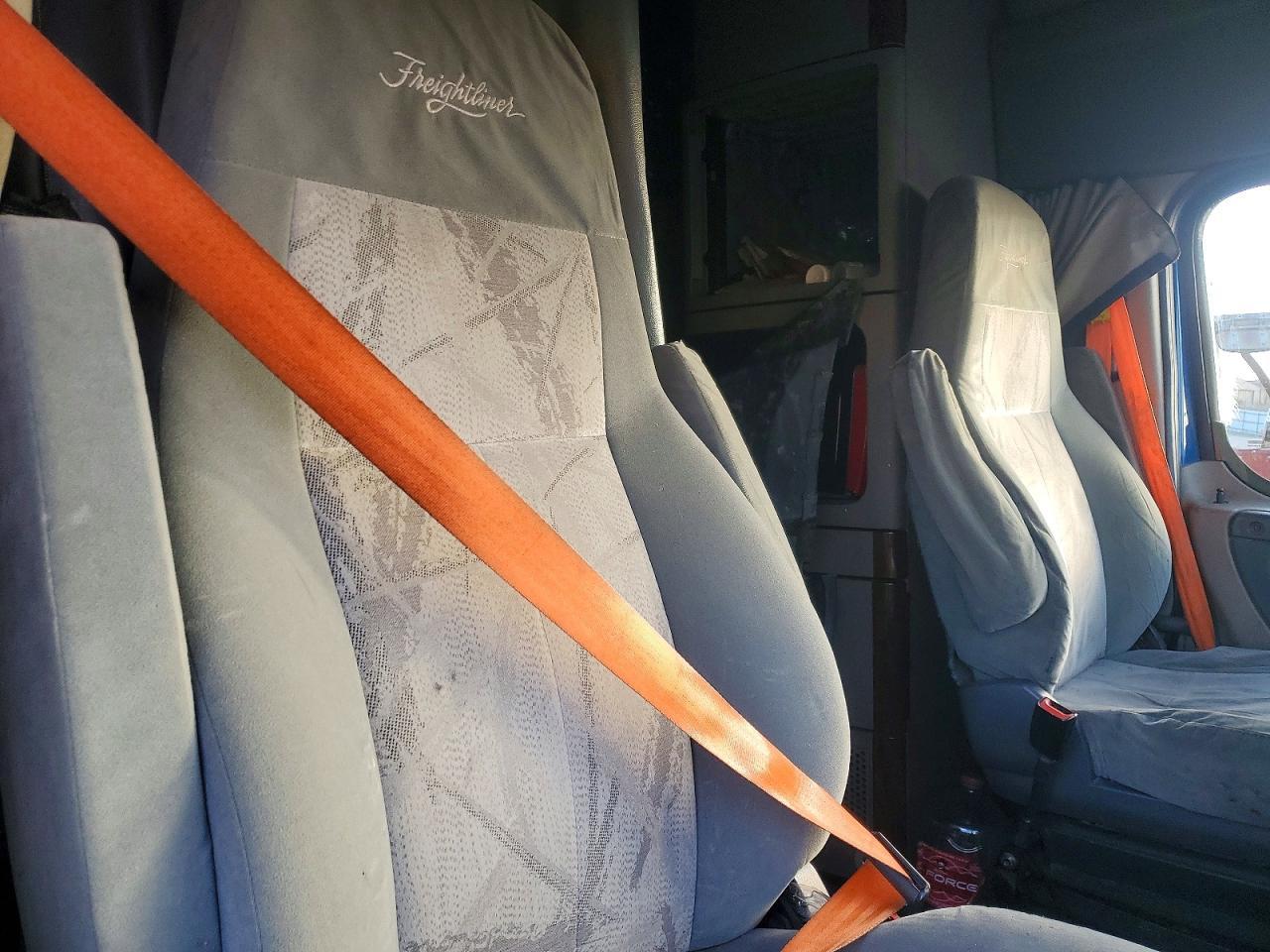 2016 Freightliner Cascadia 126 Semi Truck