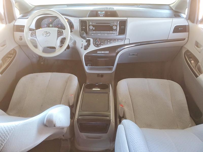 2013 Toyota Sienna xle 8-passenger