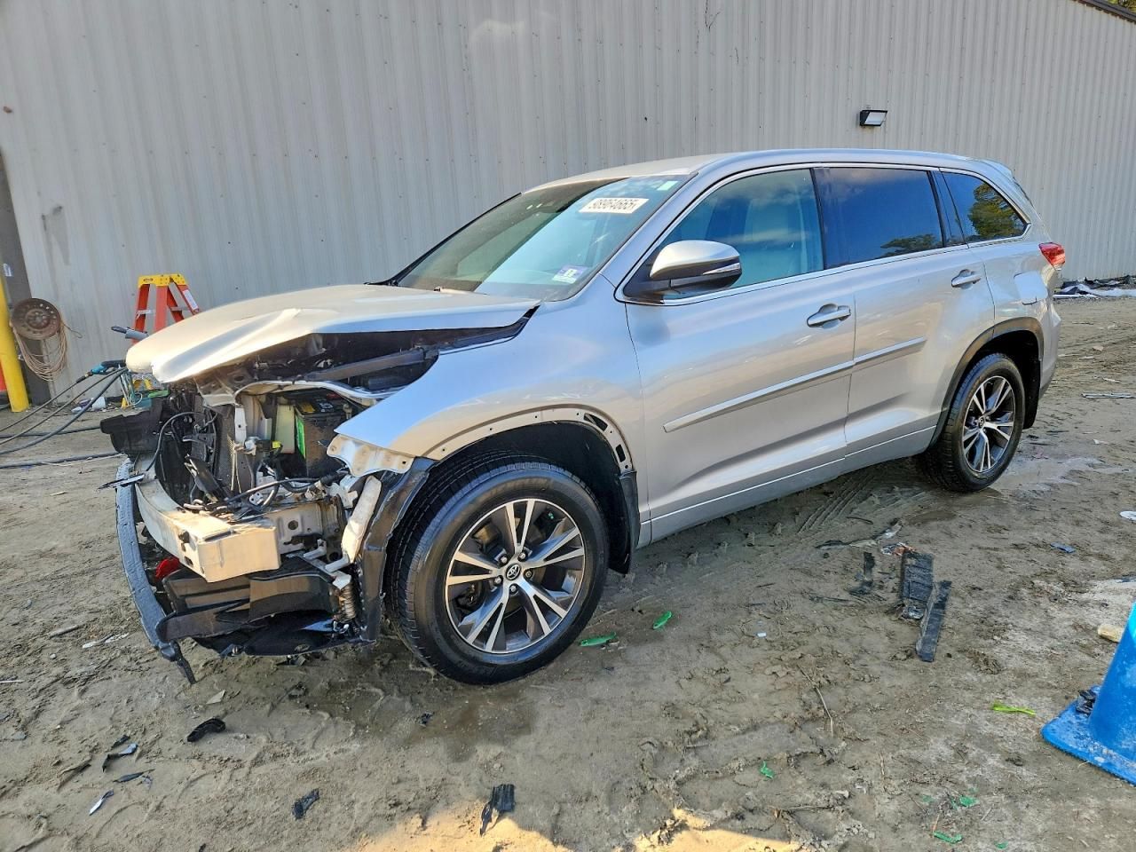 2017 Toyota Highlander le