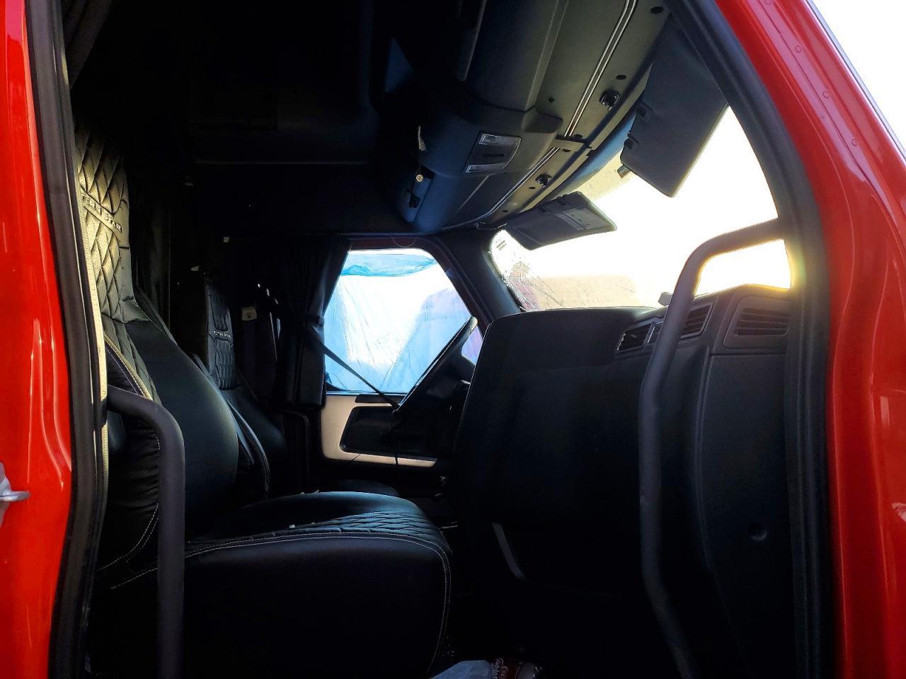 2025 Western Star 57X Chassis Semi Truck