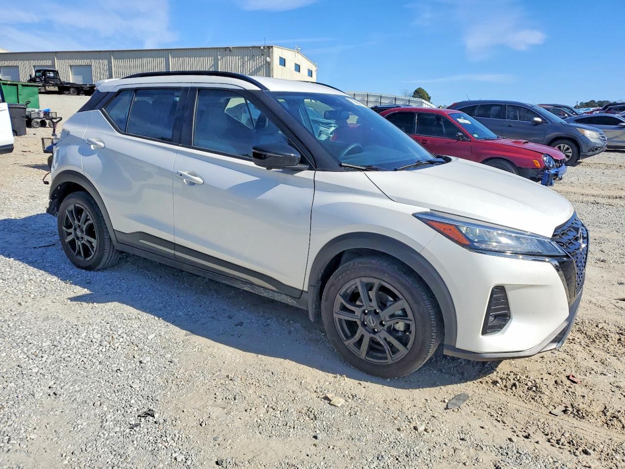 2024 Nissan Kicks sr