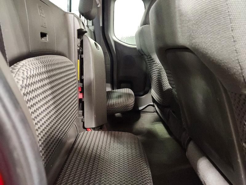 2009 Nissan Frontier King cab se