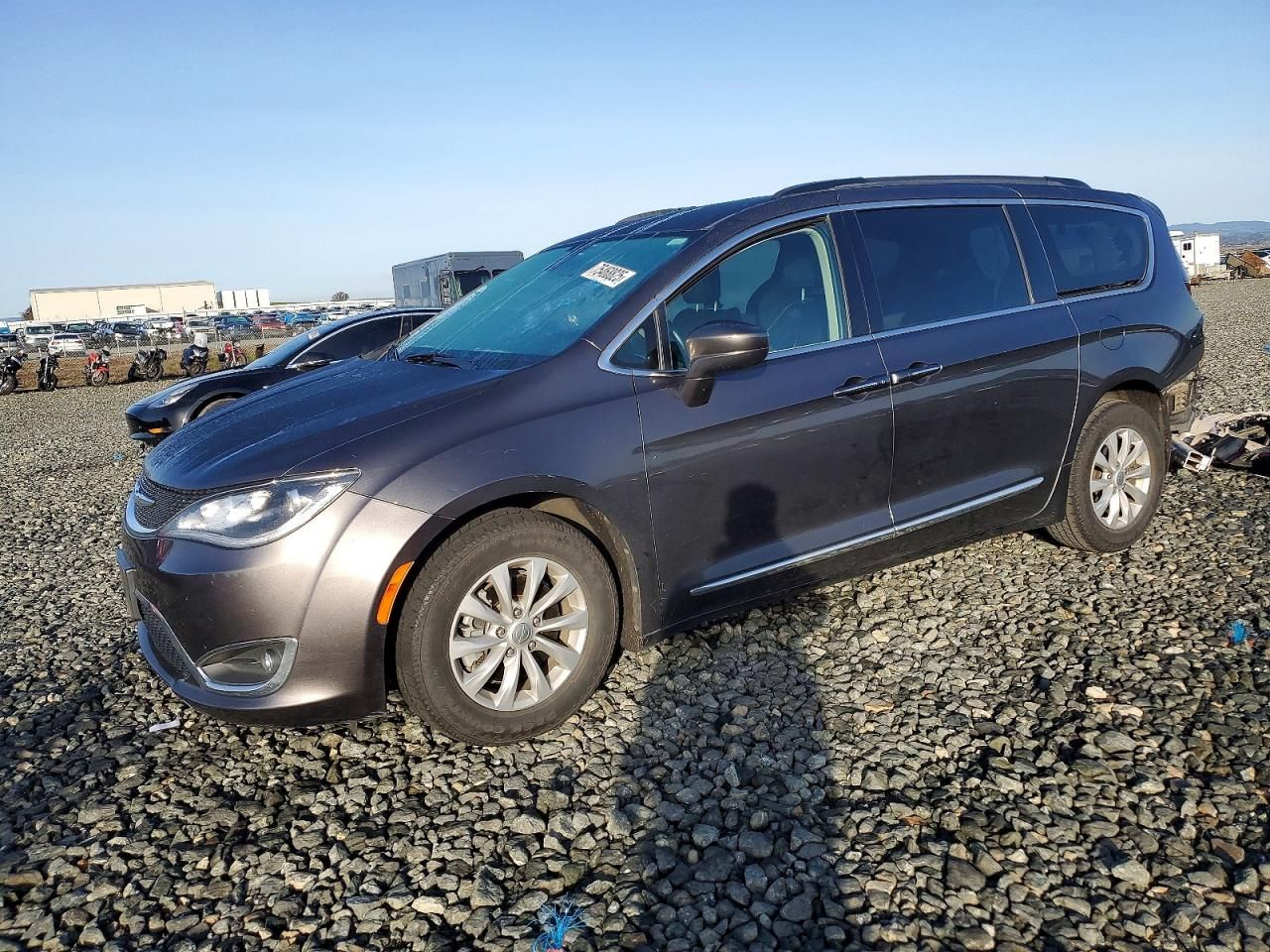 2017 Chrysler Pacifica Touring l