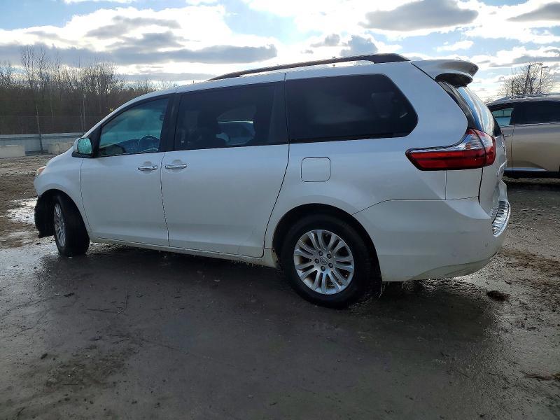 2016 Toyota Sienna xle